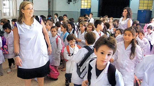 232370-un-estudio-revela-que-tres-de-cada-cuatro-directores-de-escuelas-publicas-son-interinos