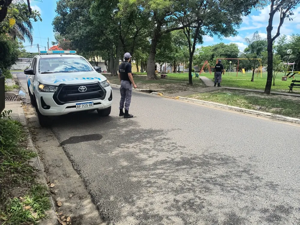 Detuvieron a un hombre por exhibiciones obscenas en la vía pública