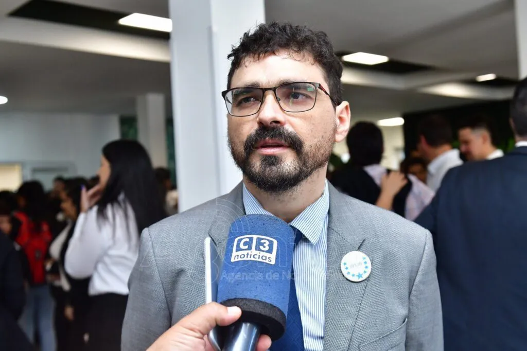 Adrian-Muracciole-rector-de-la-UPLaB-1024x682