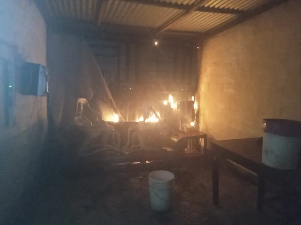 Prendieron fuego casa Lote 111 3 (1)