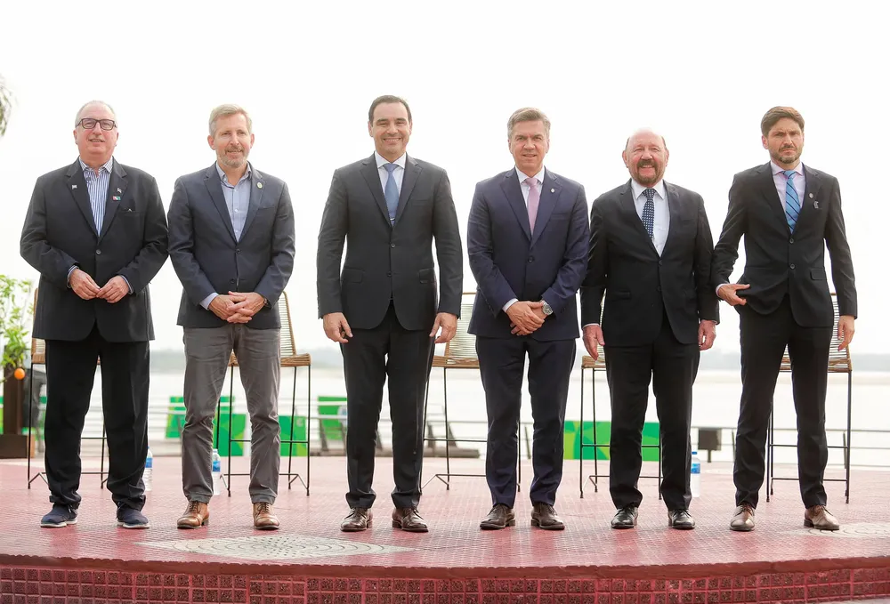 firma de tratado en Bella Vista