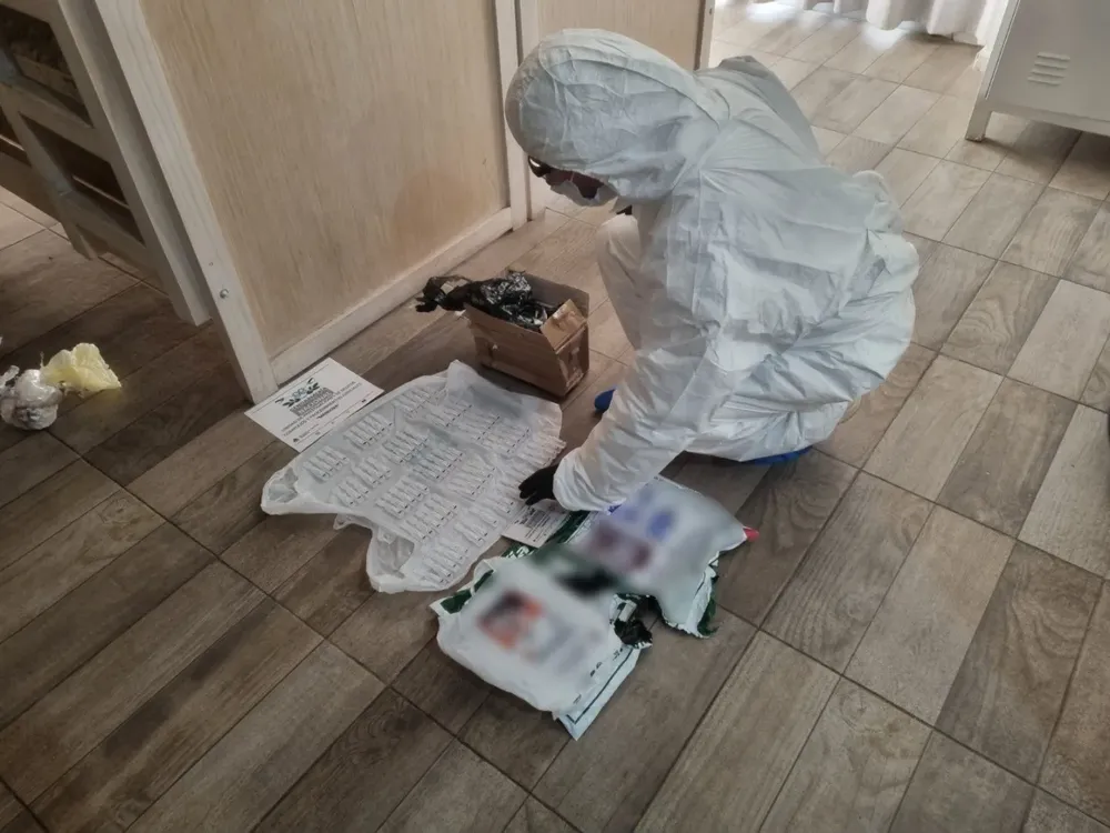en_un_control_en_formosa_los_gendarmes_detectan_una_encomienda_con_fentanilo_que_derivo_en_la_detencion_en_mendoza_de_su_destinatario_5